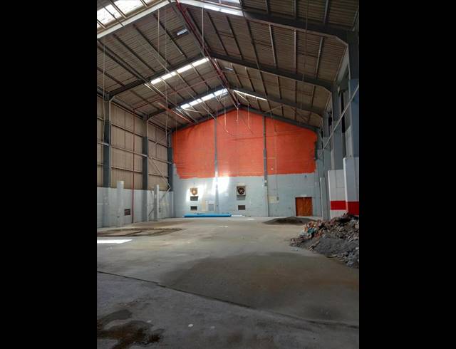 2,117M² WAREHOUSE TO LET IN GARDENS